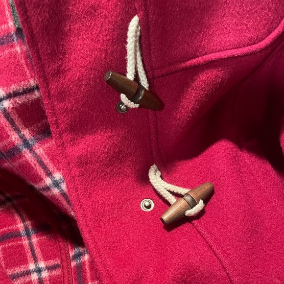 Roots wool pea coat winter jacket. Beautiful raspberry color. Size Large (L) - Picture 8 of 11